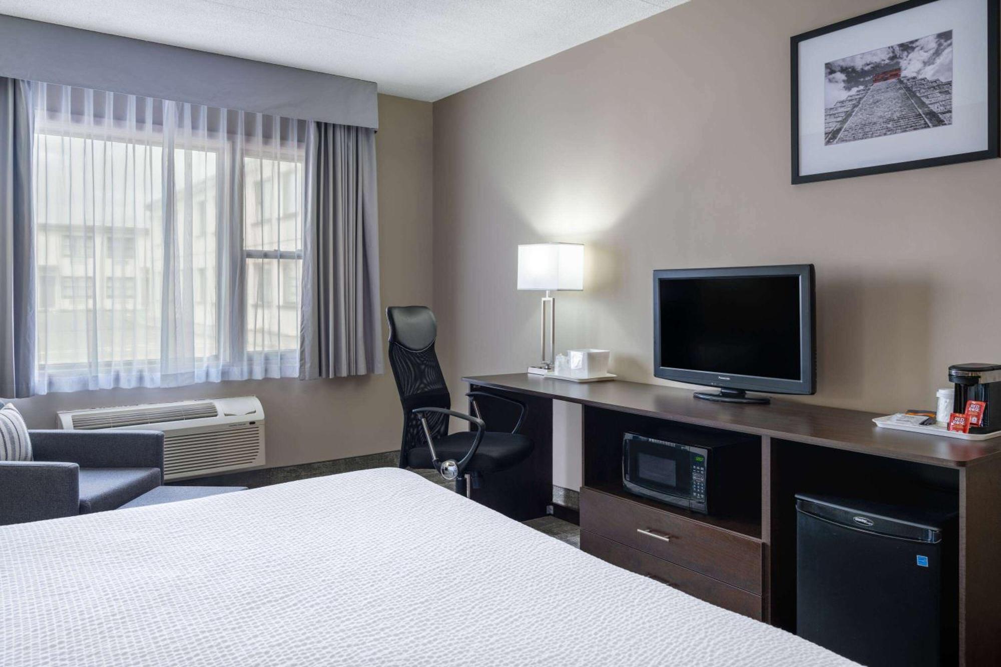 Ramada By Wyndham Thunder Bay Airlane Hotel Εξωτερικό φωτογραφία