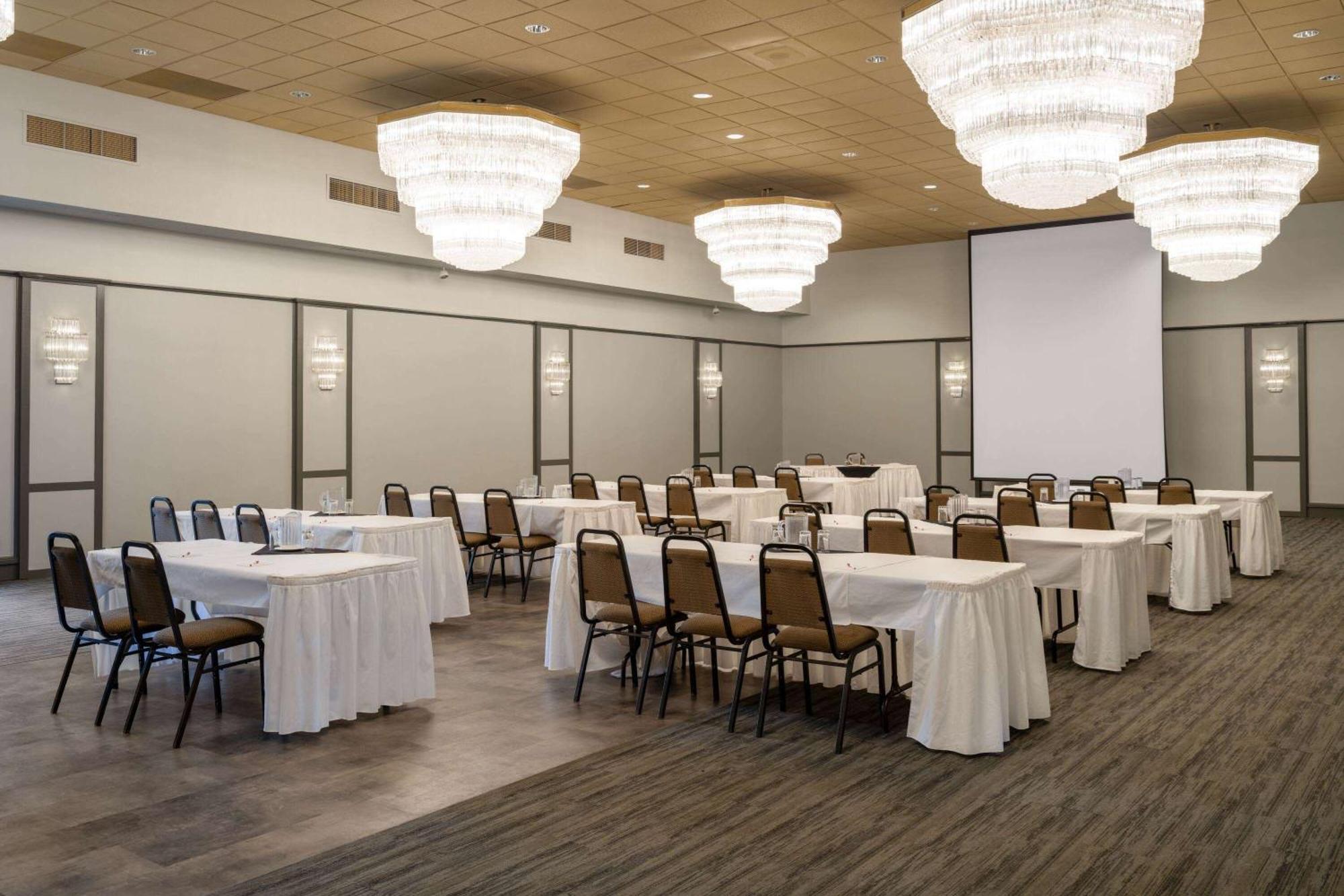 Ramada By Wyndham Thunder Bay Airlane Hotel Εξωτερικό φωτογραφία