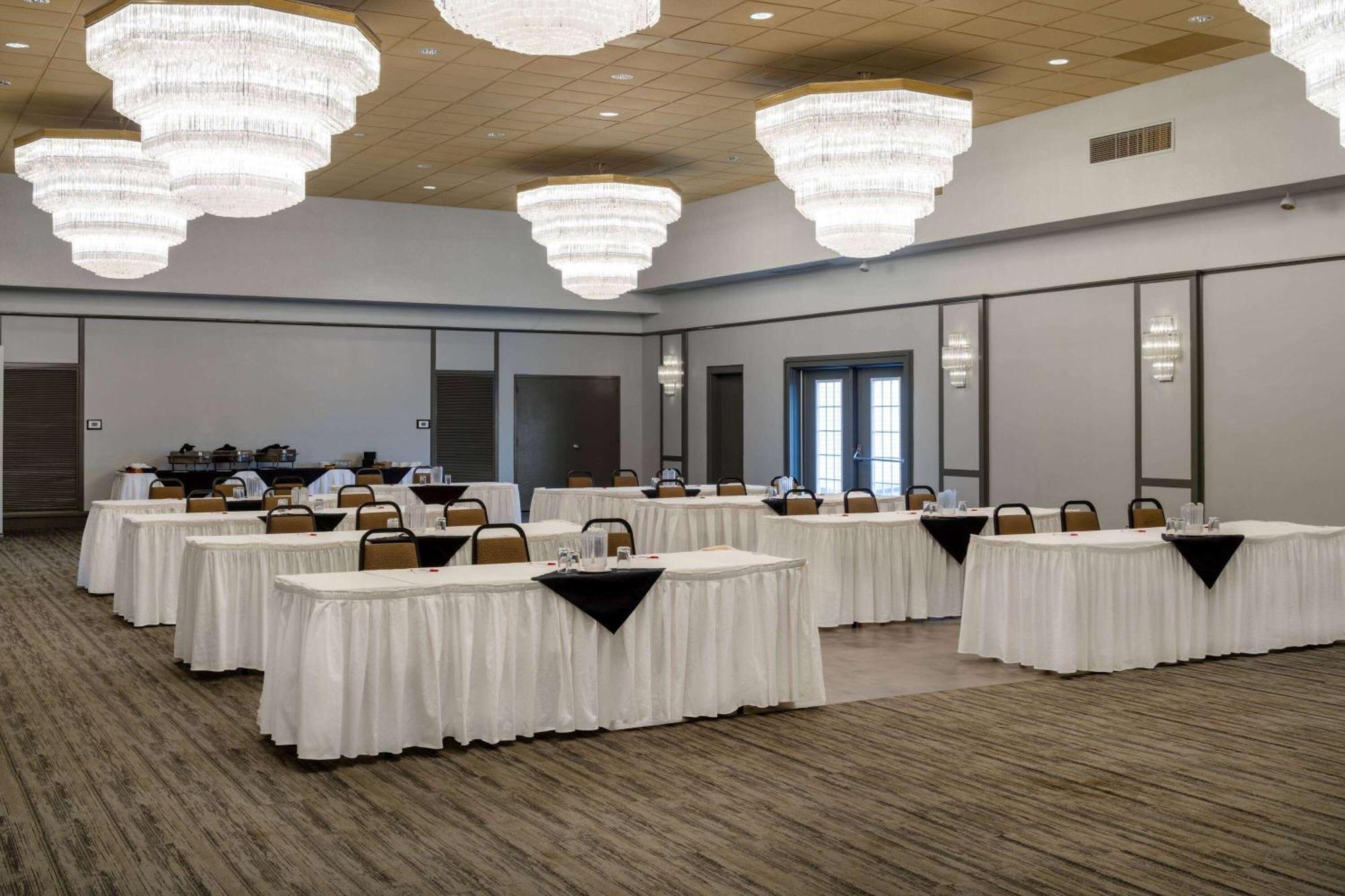 Ramada By Wyndham Thunder Bay Airlane Hotel Εξωτερικό φωτογραφία