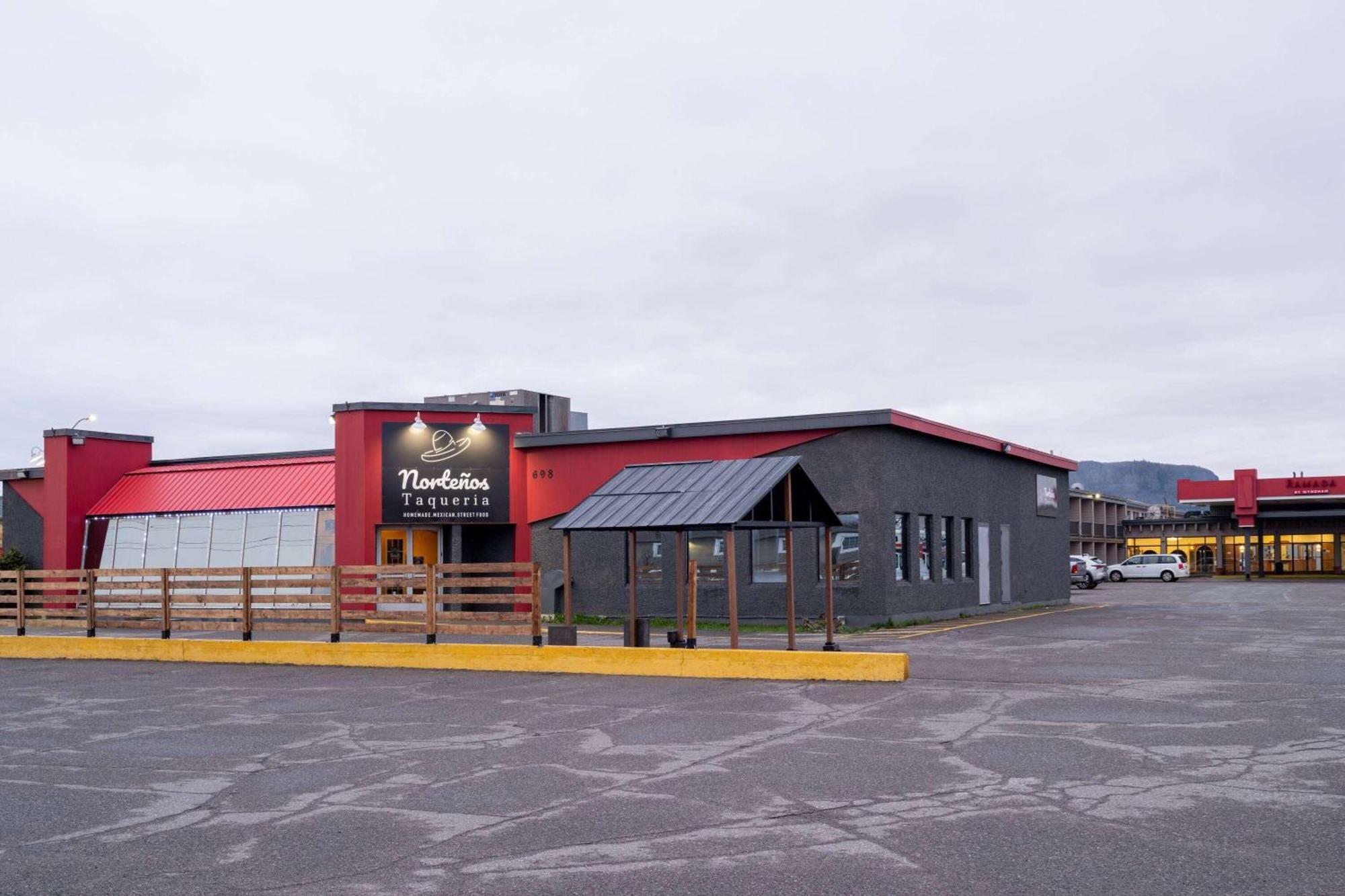 Ramada By Wyndham Thunder Bay Airlane Hotel Εξωτερικό φωτογραφία