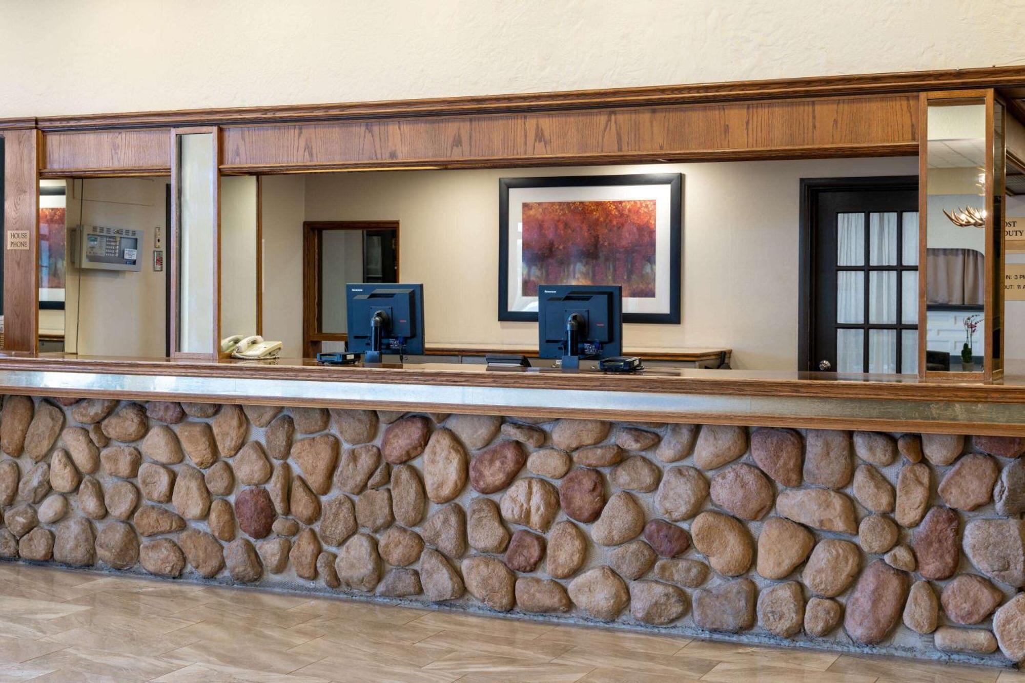 Ramada By Wyndham Thunder Bay Airlane Hotel Εξωτερικό φωτογραφία