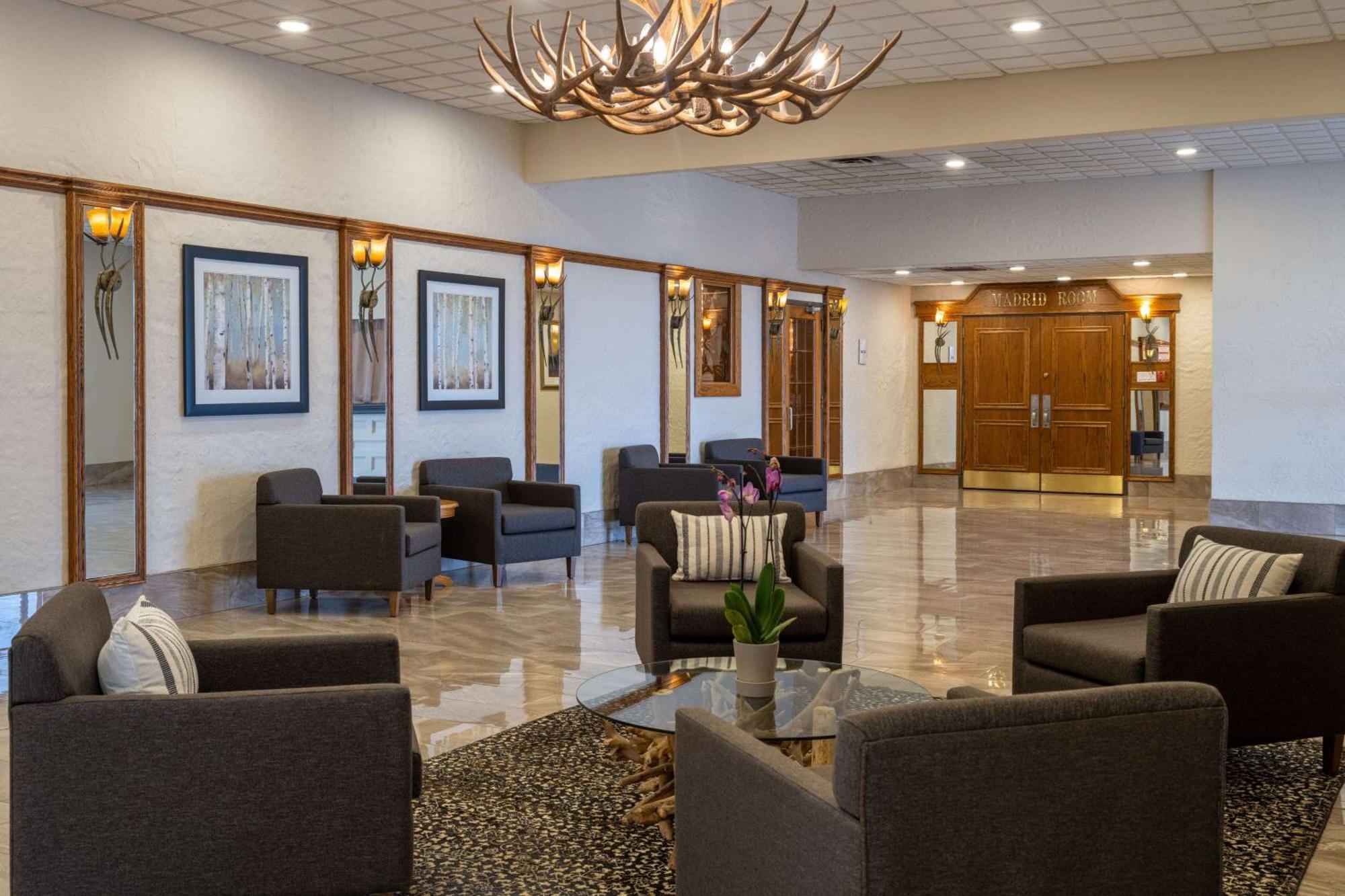 Ramada By Wyndham Thunder Bay Airlane Hotel Εξωτερικό φωτογραφία