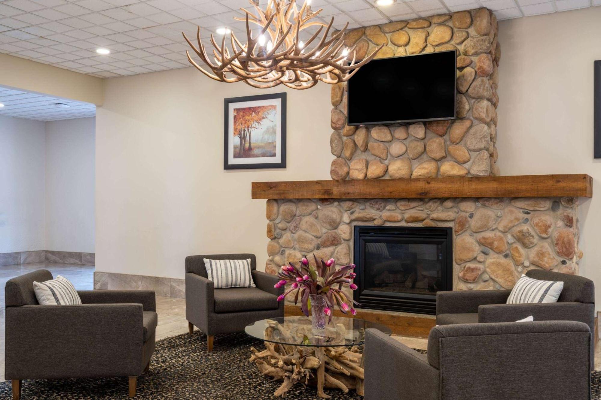 Ramada By Wyndham Thunder Bay Airlane Hotel Εξωτερικό φωτογραφία
