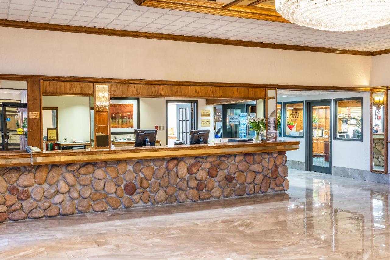 Ramada By Wyndham Thunder Bay Airlane Hotel Εξωτερικό φωτογραφία